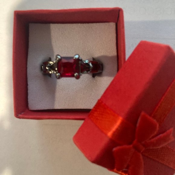 Square Princess Cut Red Zircon Ring Size 8 - Picture 2 of 3